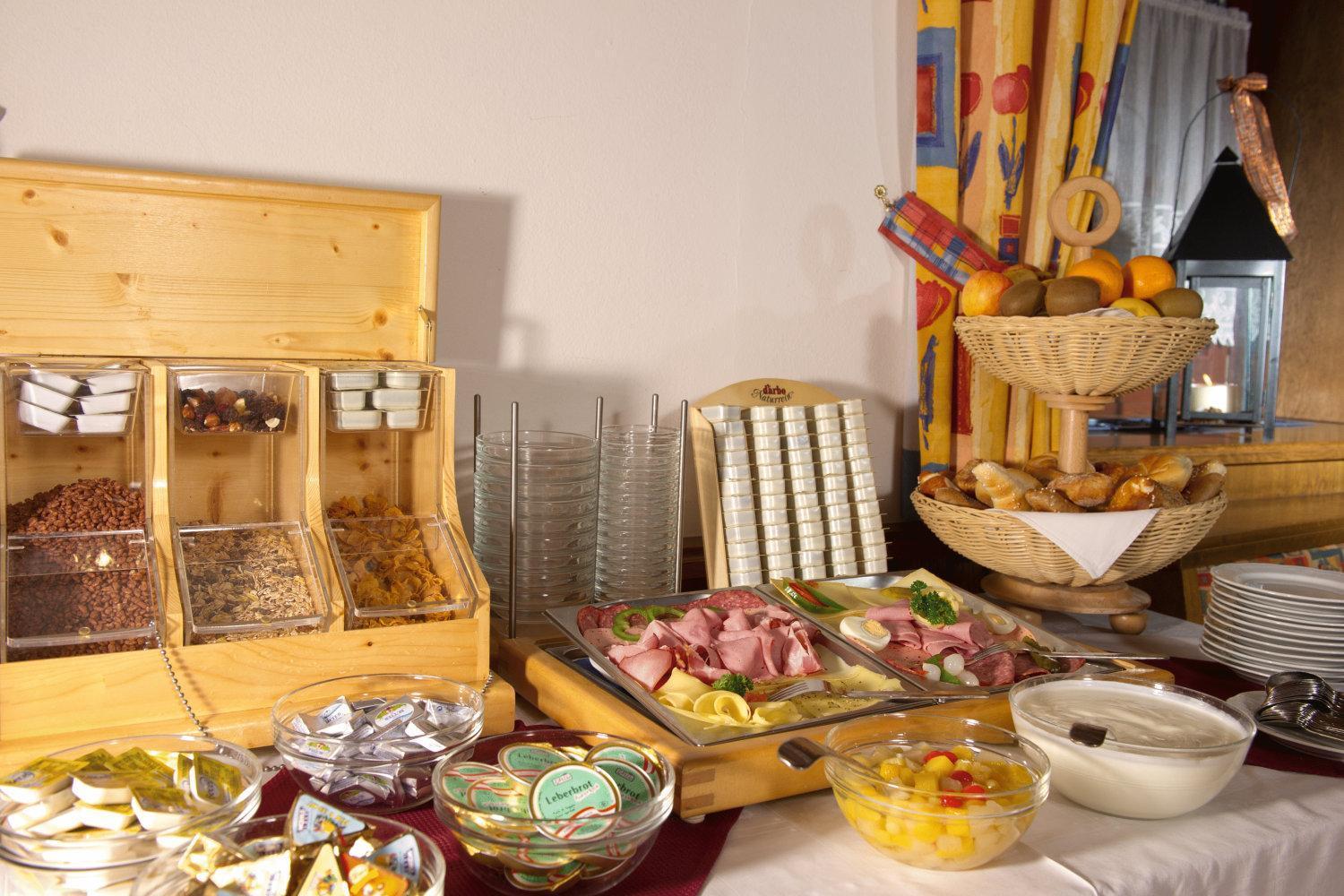 Gasthof - Restaurant Loecker رادستادت المظهر الخارجي الصورة