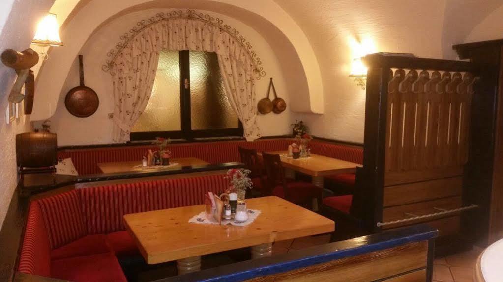 Gasthof - Restaurant Loecker رادستادت المظهر الخارجي الصورة