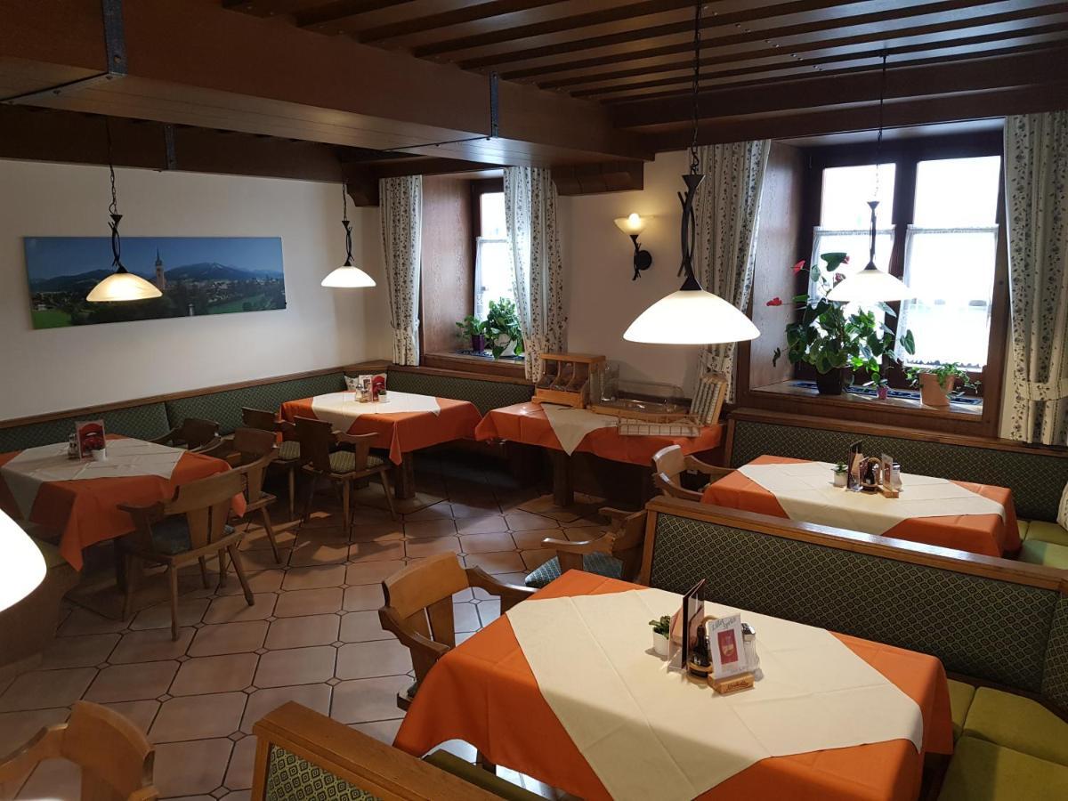 Gasthof - Restaurant Loecker رادستادت المظهر الخارجي الصورة