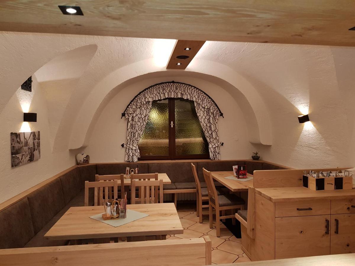 Gasthof - Restaurant Loecker رادستادت المظهر الخارجي الصورة