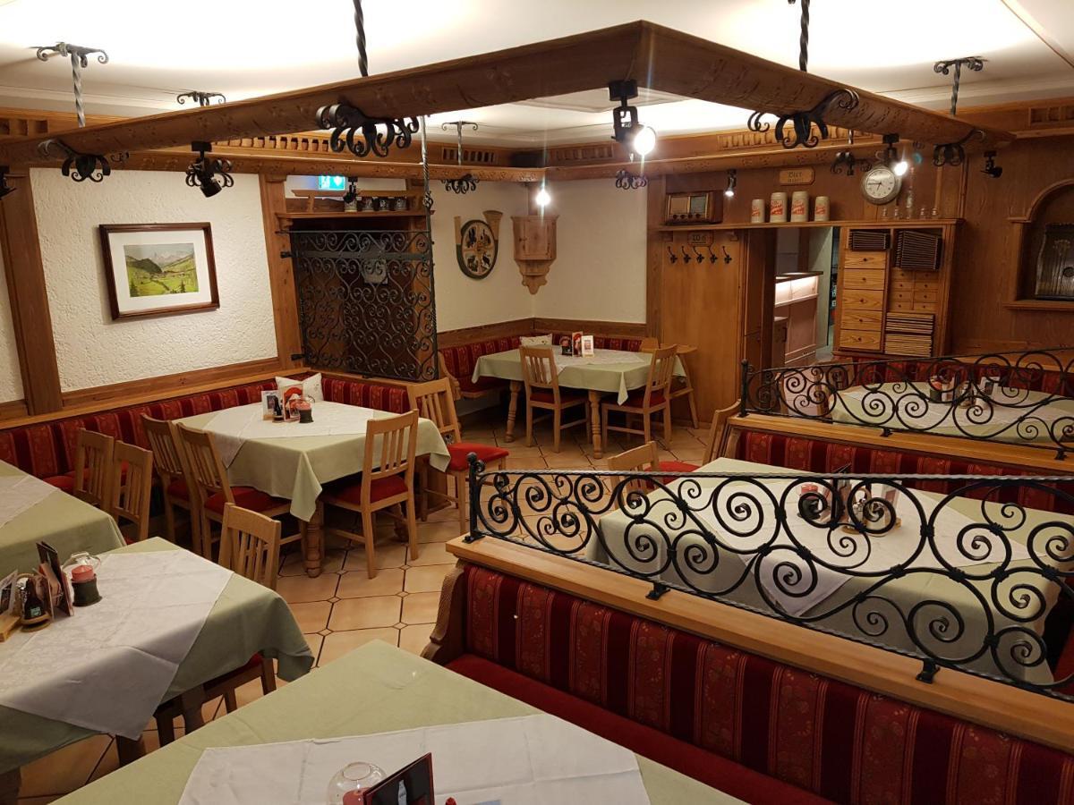 Gasthof - Restaurant Loecker رادستادت المظهر الخارجي الصورة