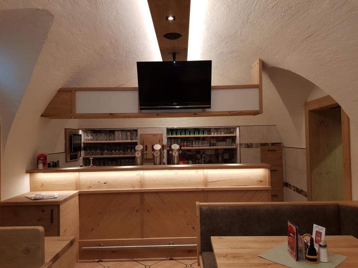 Gasthof - Restaurant Loecker رادستادت المظهر الخارجي الصورة