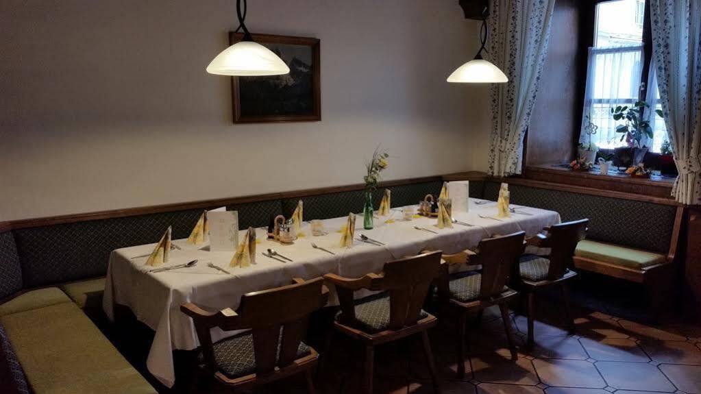 Gasthof - Restaurant Loecker رادستادت المظهر الخارجي الصورة