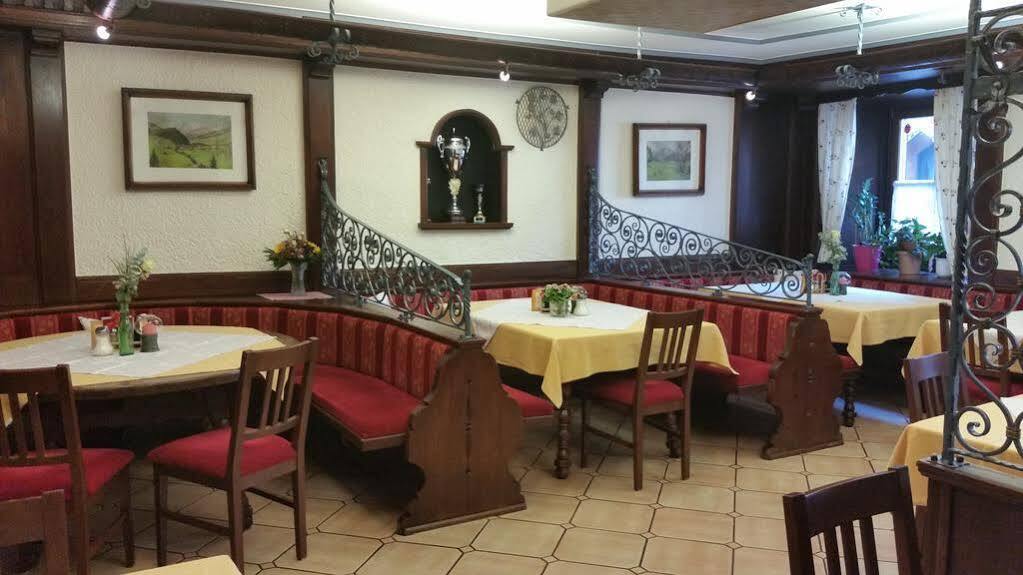 Gasthof - Restaurant Loecker رادستادت المظهر الخارجي الصورة
